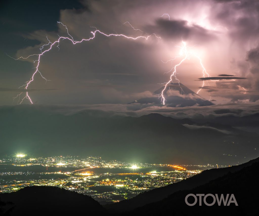 The 22th 雷写真コンテスト受賞作品 Fine Work -Lightning show at Mt. Fuji-